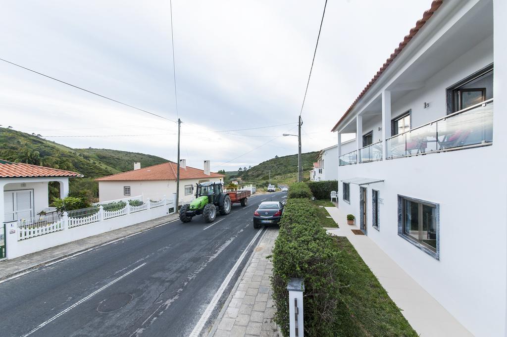 Beachouse - Surf, Bed & Breakfast Ерисейра Екстериор снимка